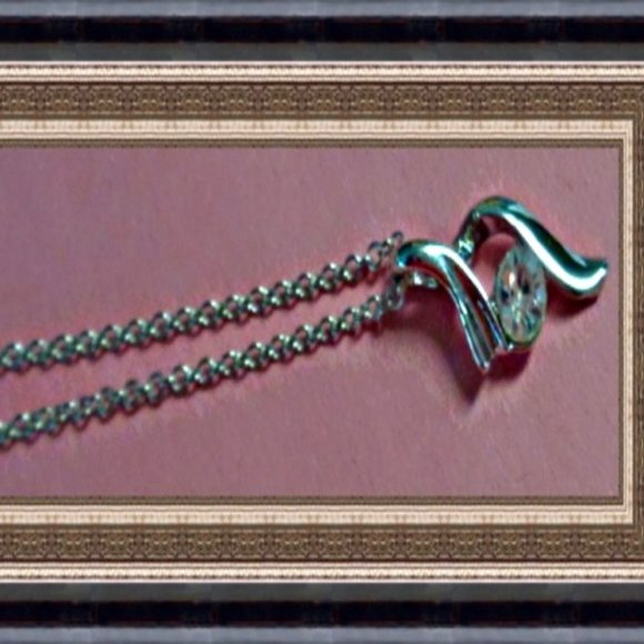 18KRP Necklace With Clear Crystal Classy Never Trashy Style - Picture 1 of 1